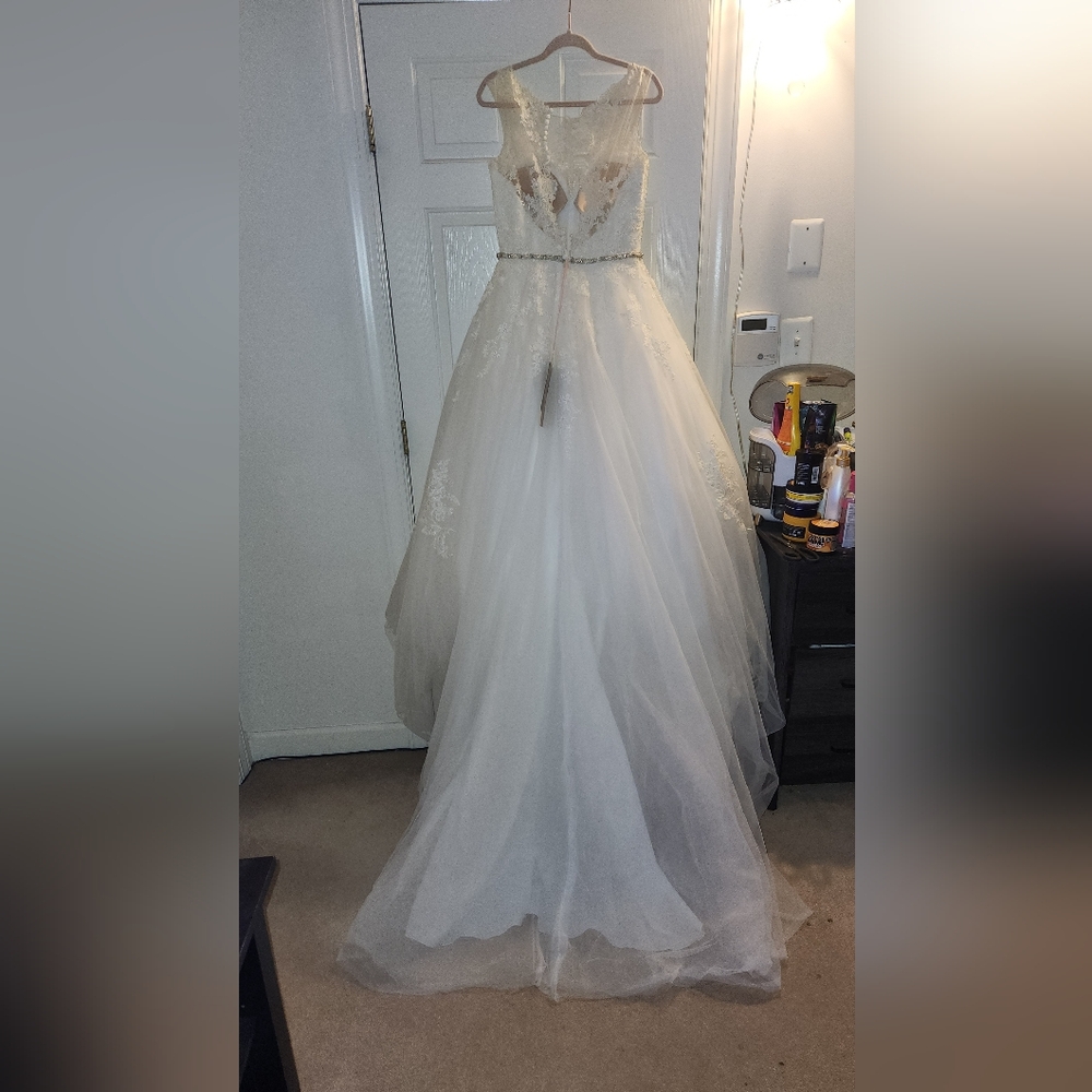 NWT! REBECCA INGRAM WEDDING DRESS ! (ONE PEARL IS MISSING ON THE SWAROVSKI BELT) - Picture 5 of 16